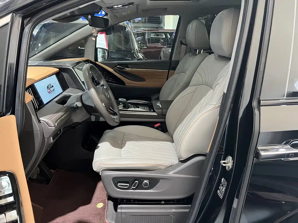 GAC Motor Trumpchi M8 2024 — фото 14