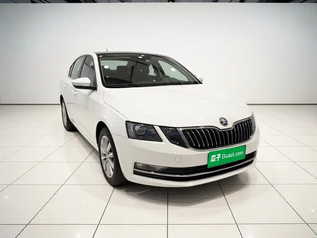 Skoda Octavia 2021 — фото 8