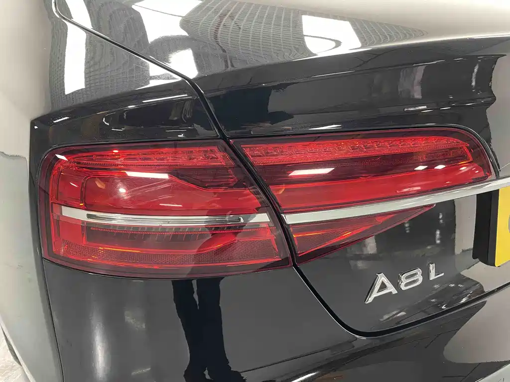 Audi A8 2015 — фото 18