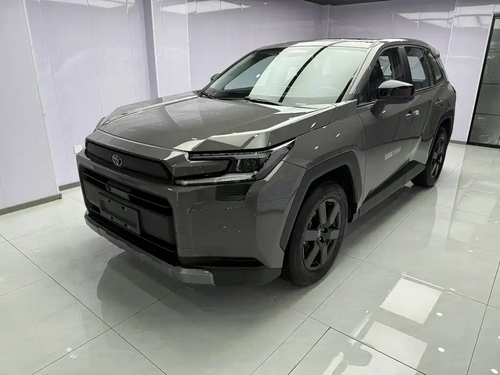 Toyota RAV4 — фото 1