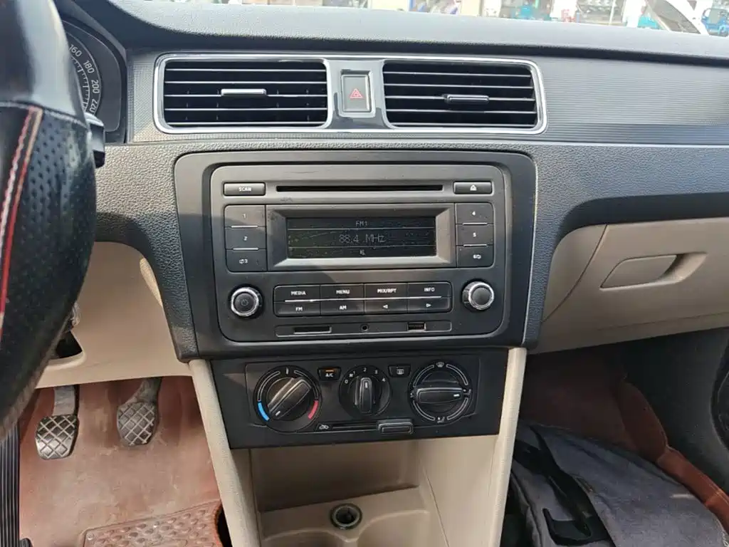 Skoda Rapid 2014 — фото 13