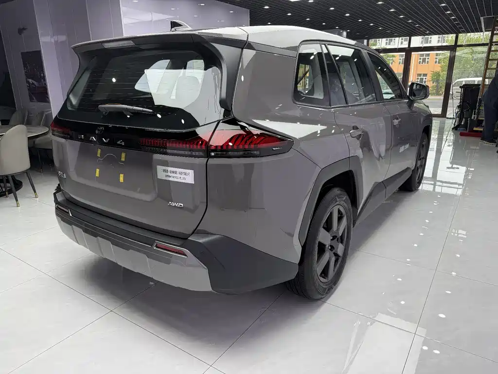 Toyota RAV4 — фото 4