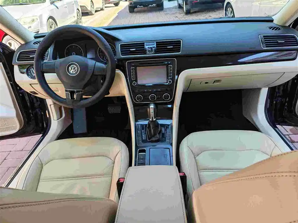 Volkswagen Passat 2013 — фото 12