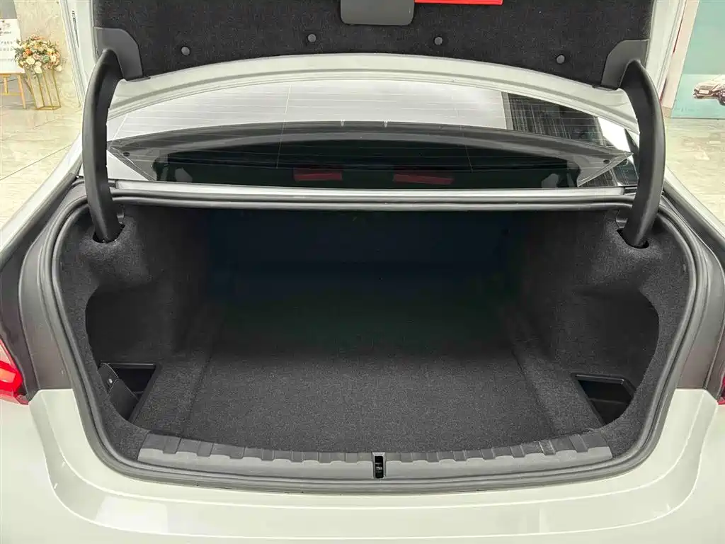 BMW 3 Series 2023 — фото 17