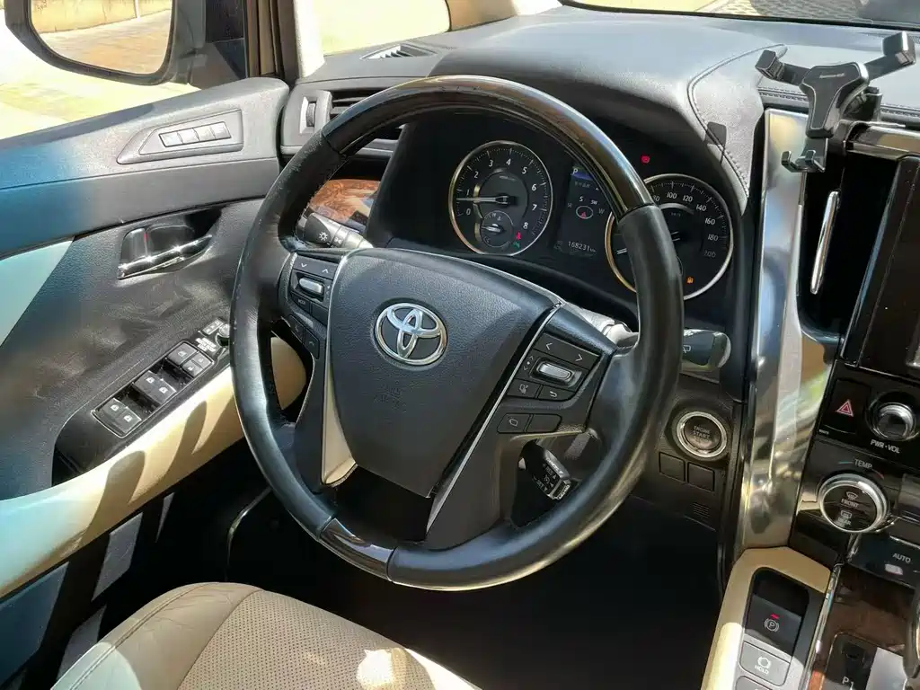 Toyota Alphard 2018 — фото 8