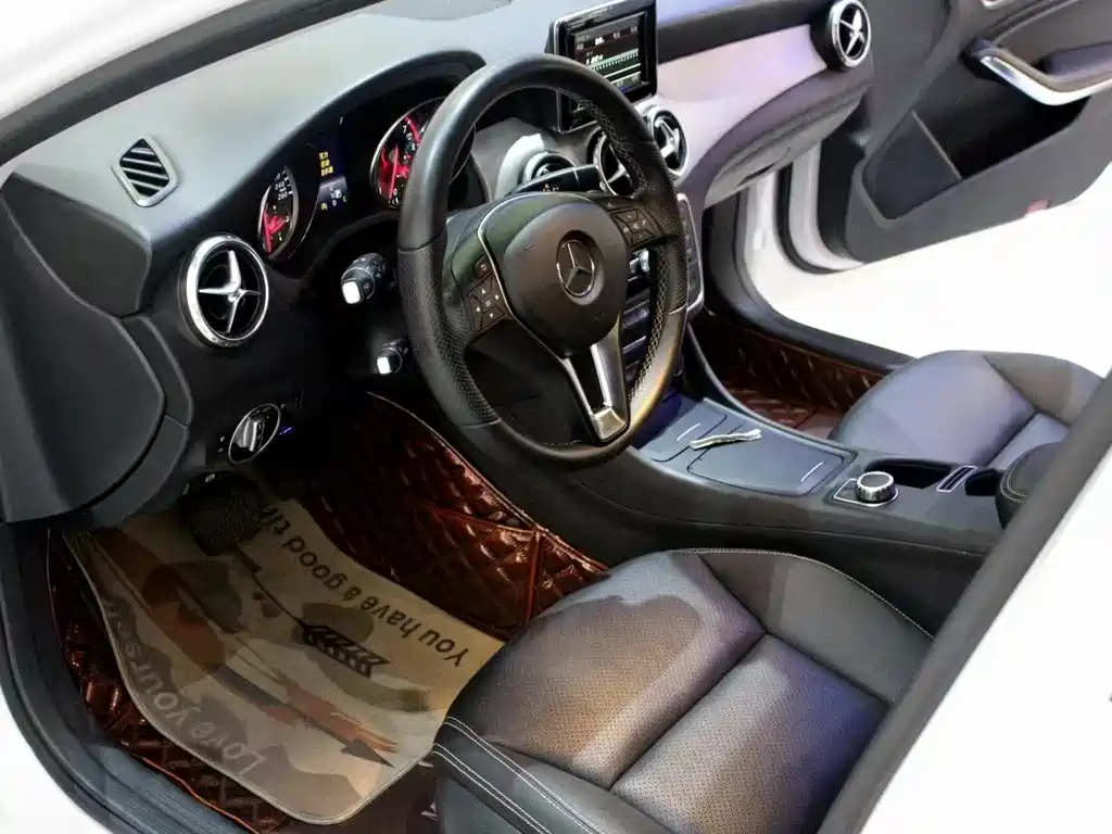 Mercedes-Benz GLA 2015 — фото 8