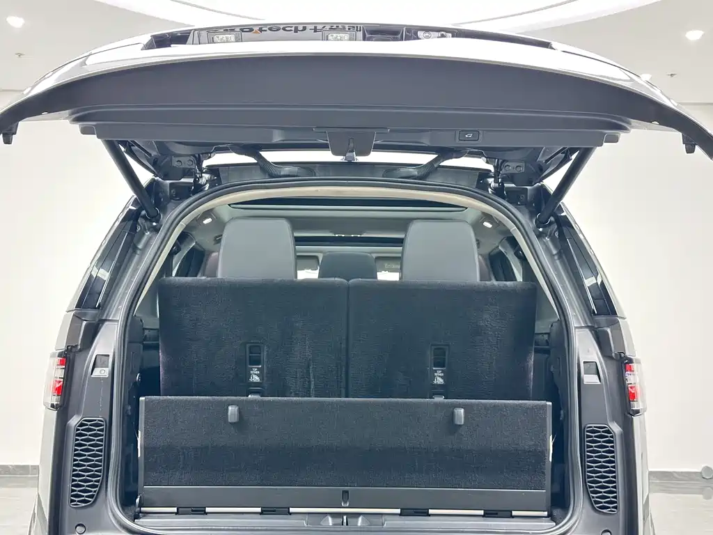 Land Rover Discovery 2018 — фото 21