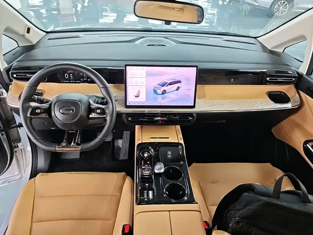 GAC Motor E8 PHEV 2024 — фото 16