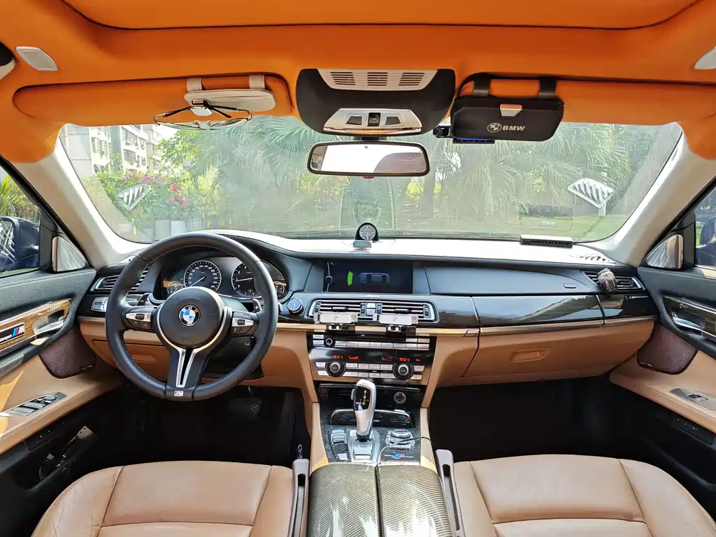 BMW 7 Series 2010 — фото 13