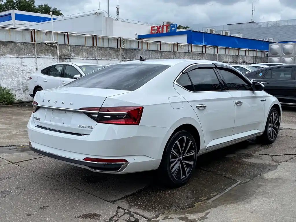 Skoda Superb 2022 — фото 4