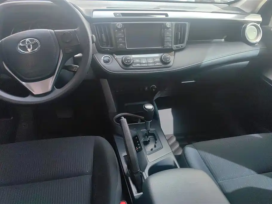 Toyota RAV4 2016 — фото 16