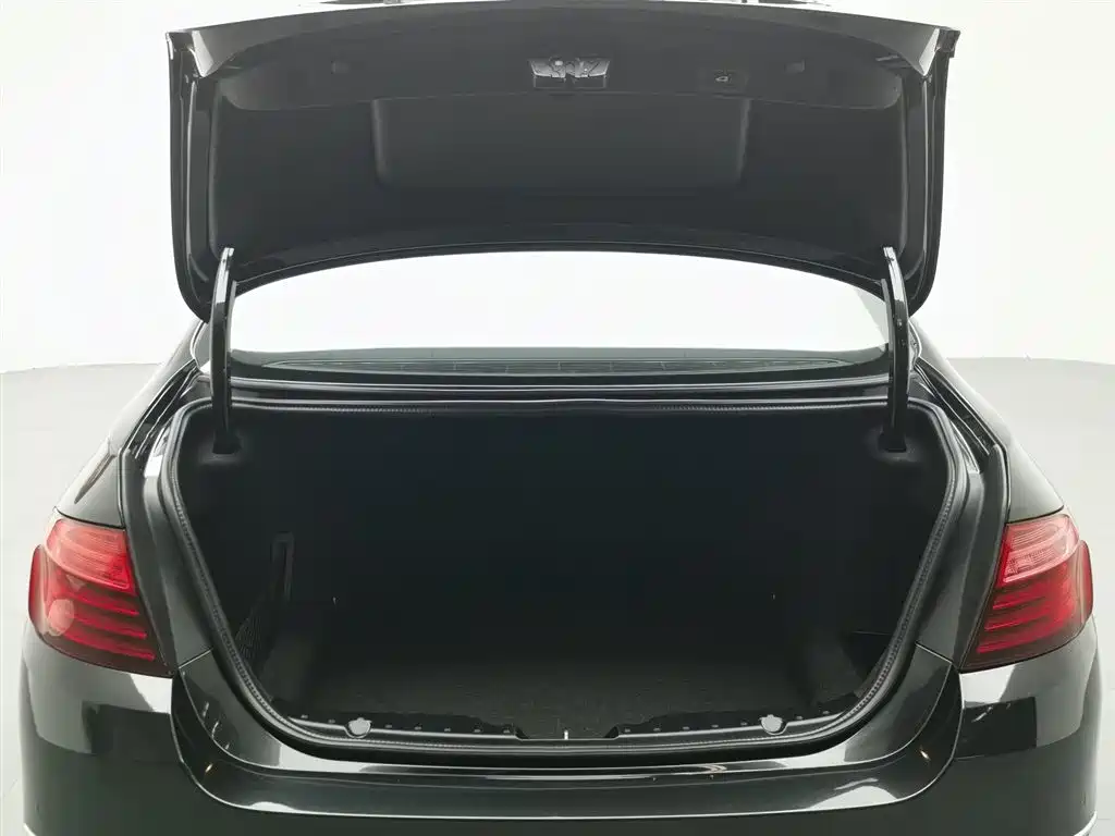 BMW 5 Series 2016 — фото 16