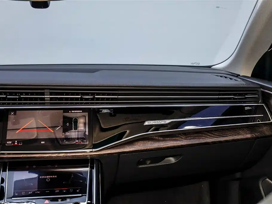 Audi Q8 2023 — фото 16