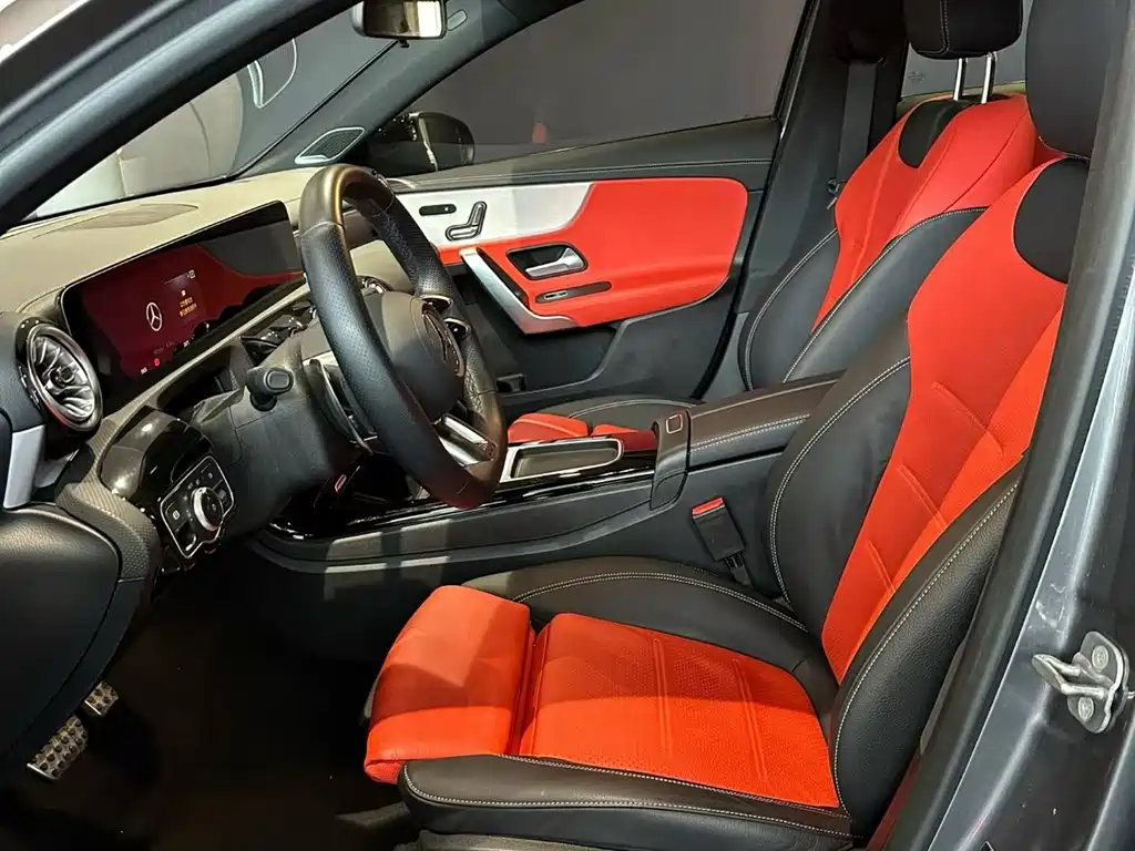 Mercedes-Benz A-Class AMG 2025 — фото 8