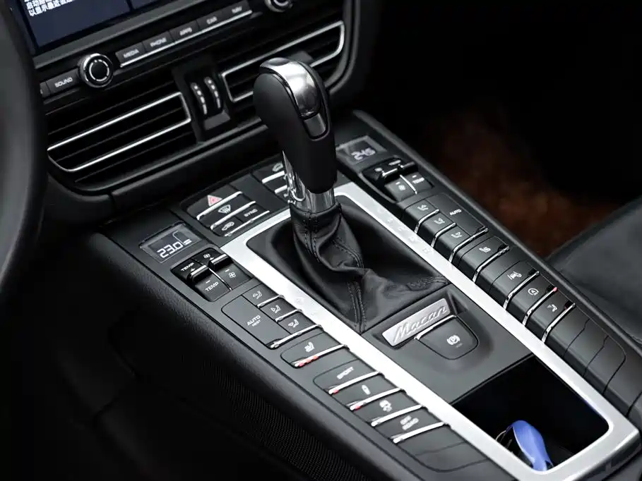 Porsche Macan 2021 — фото 13