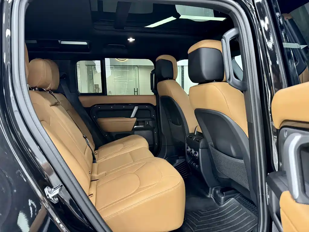 Land Rover Defender 2024 — фото 17