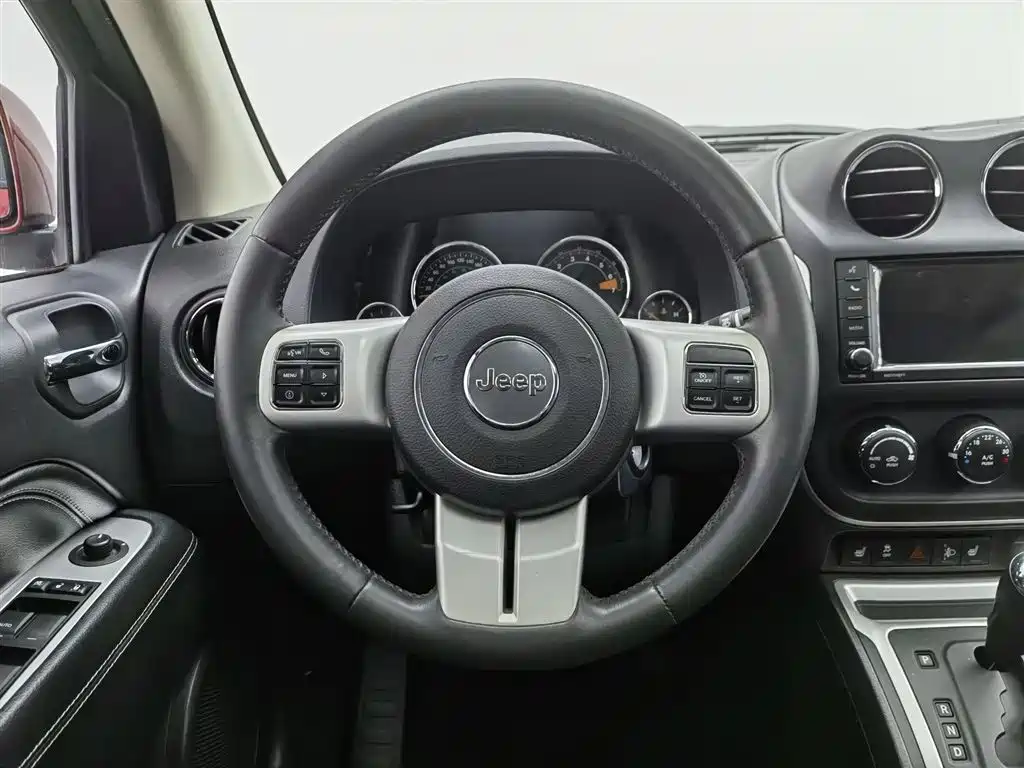 Jeep Compass 2014 — фото 11
