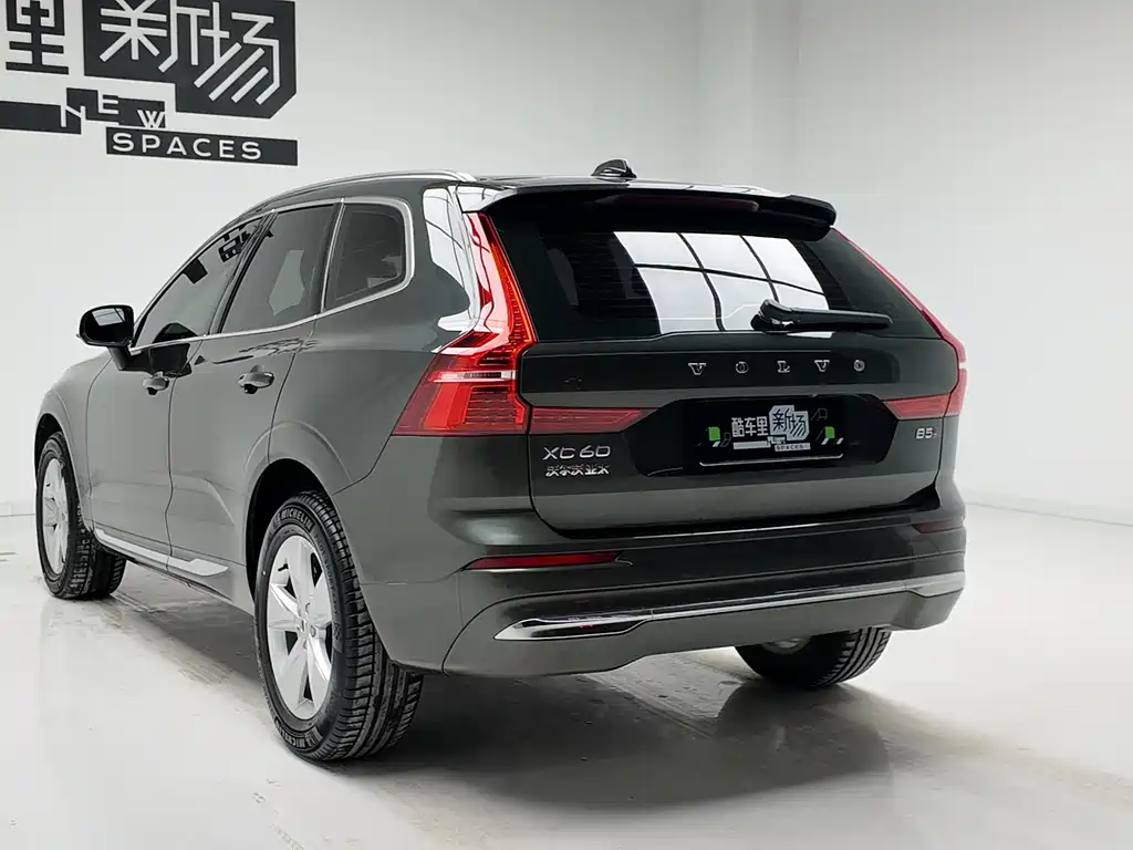 Volvo XC60 2022 — фото 4