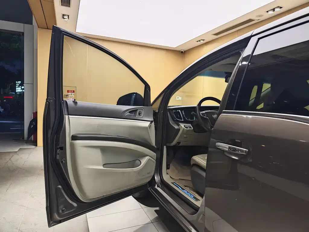 Buick GL8 2013