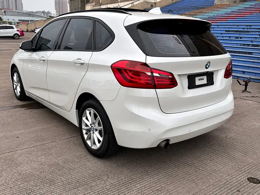 BMW 2 Series Active Tourer 2016 — фото 3