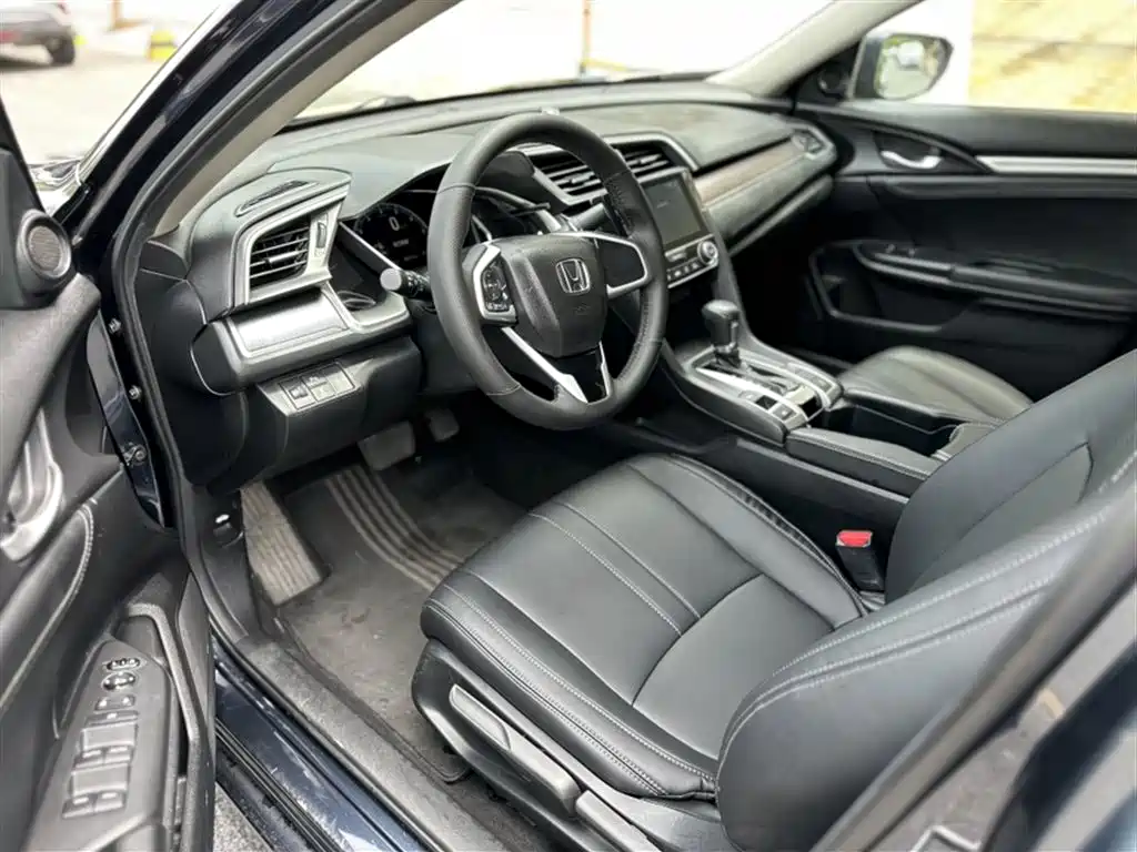 Honda Civic 2018 — фото 10