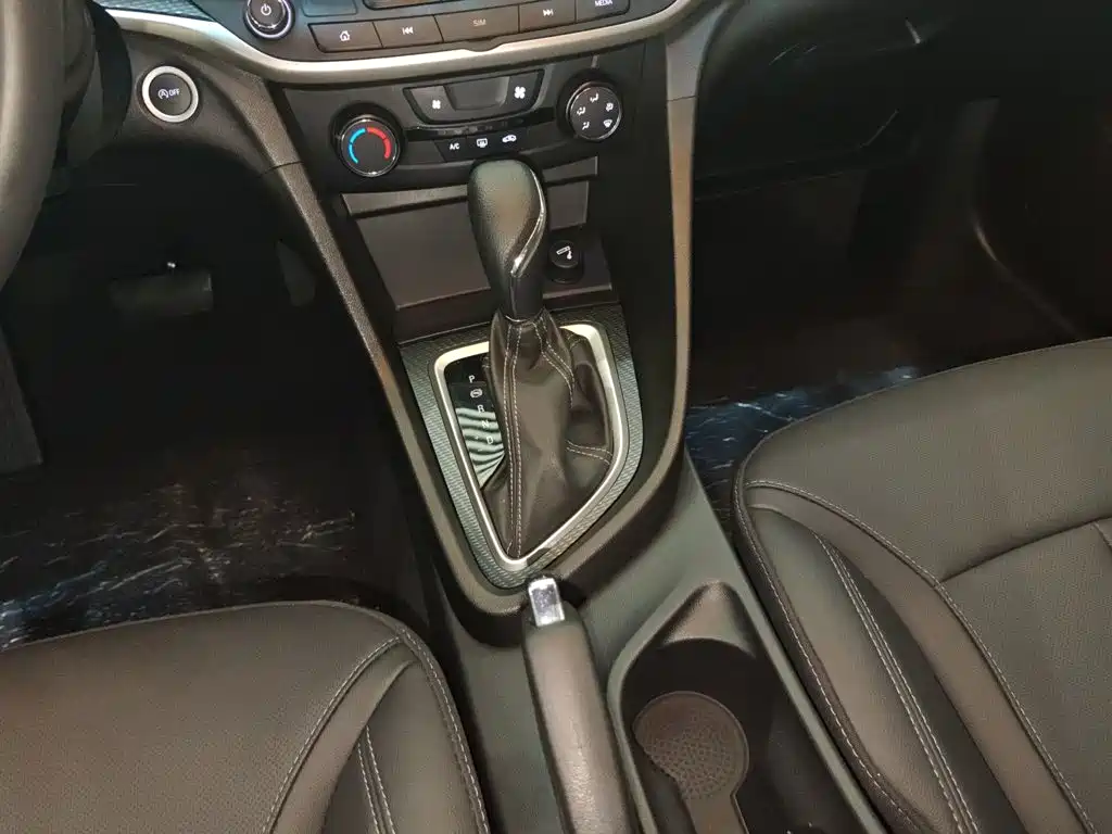 Buick Excelle 2022 — фото 16