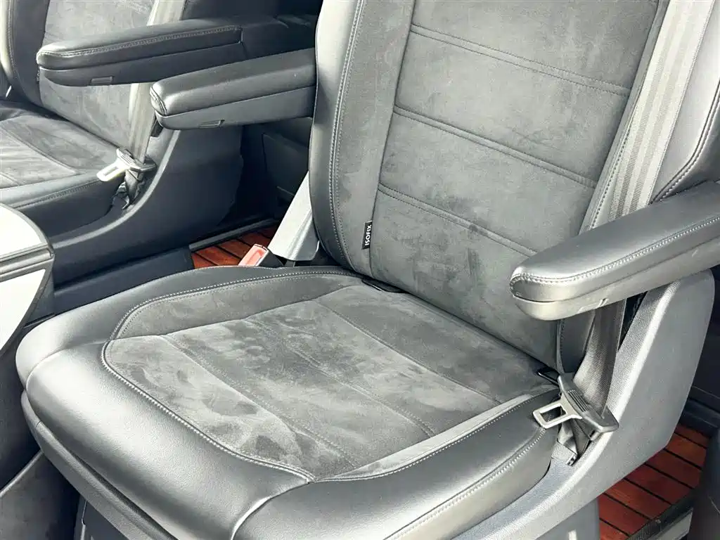 Volkswagen Multivan 2018 — фото 10