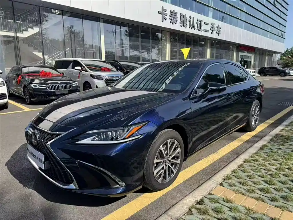 Lexus ES 2020