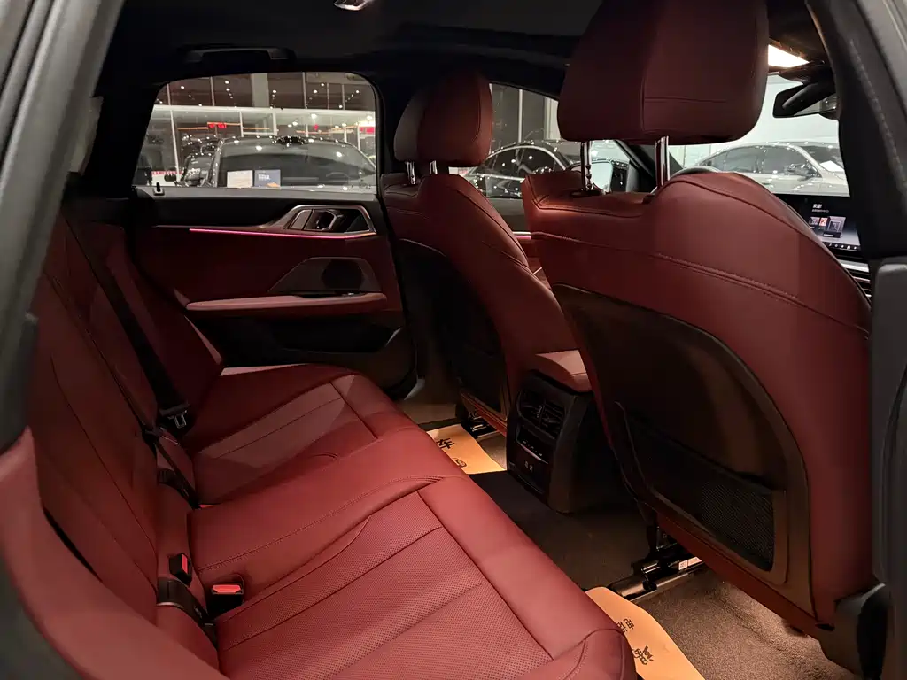 BMW i4 2025 — фото 10
