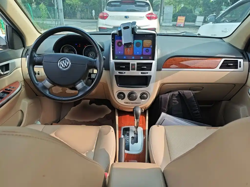 Buick Excelle 2015 — фото 10