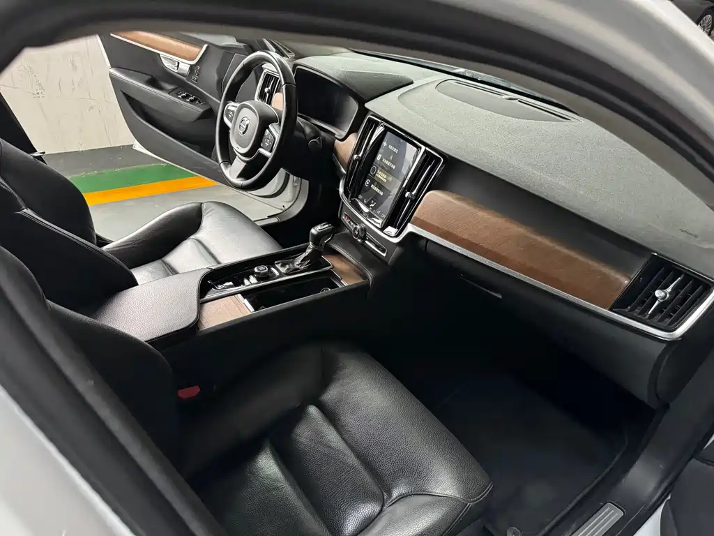 Volvo S90 2019 — фото 10