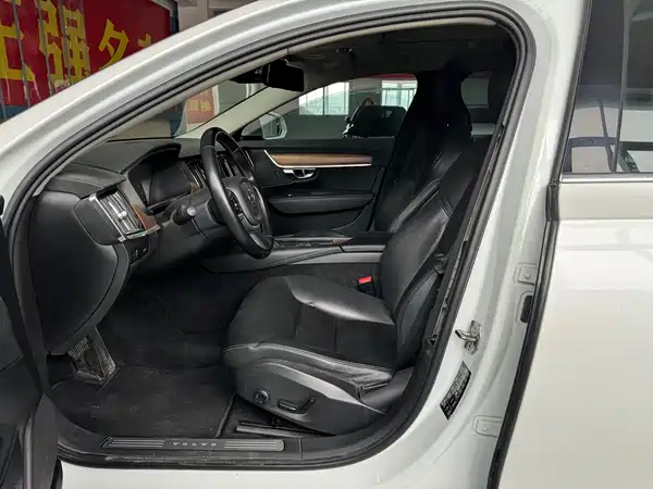 Volvo S90 2019