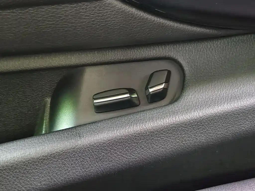 BMW 3 Series 2017 — фото 15