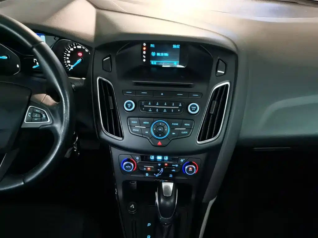 Ford Focus 2016 — фото 13