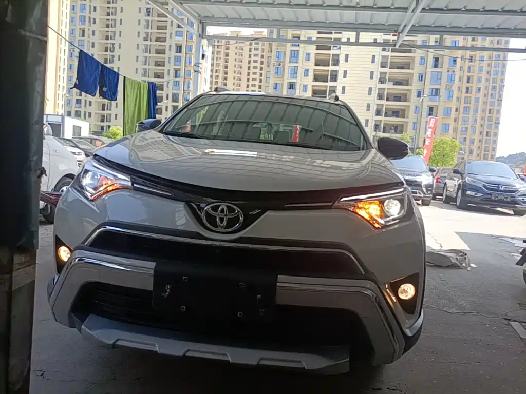 Toyota RAV4 2019 — фото 3