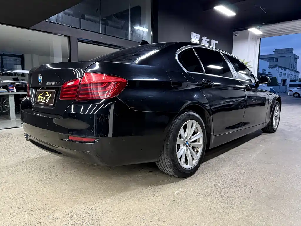 BMW 5 Series 2015 — фото 13