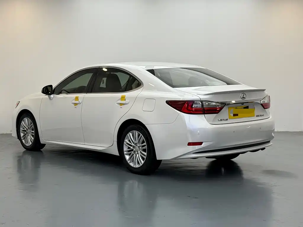 Lexus ES 2015 — фото 4