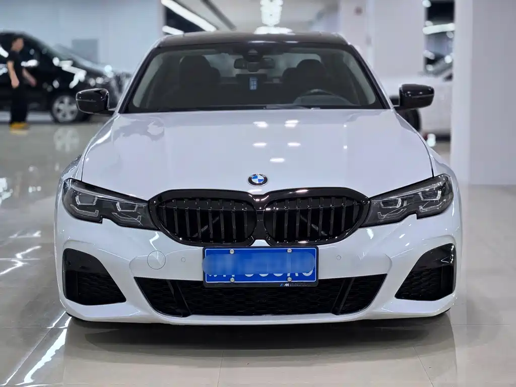 BMW 3 Series 2022 — фото 1