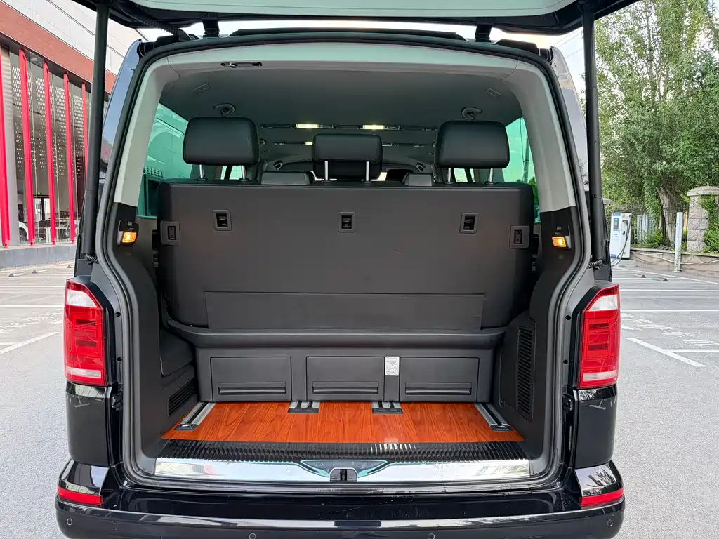 Volkswagen Multivan 2017 — фото 15