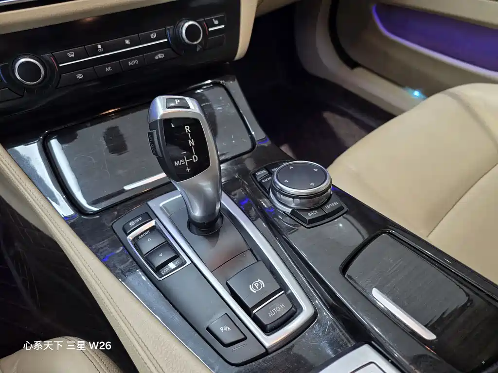 BMW 5 Series 2015 — фото 8