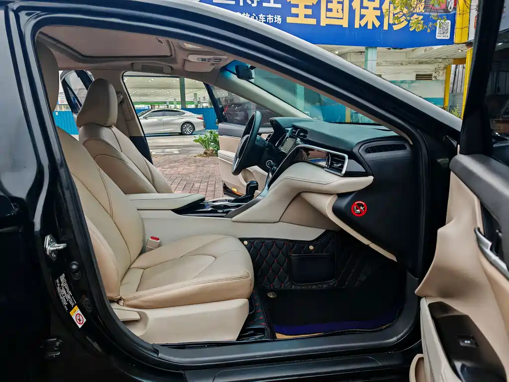 Toyota Camry 2018 — фото 7