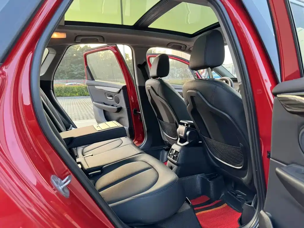 BMW 2 Series Active Tourer 2018 — фото 8