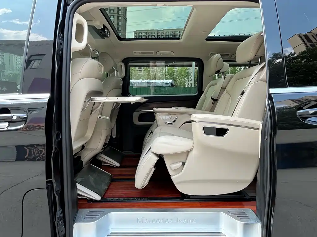 Mercedes-Benz V-Class 2022 — фото 14