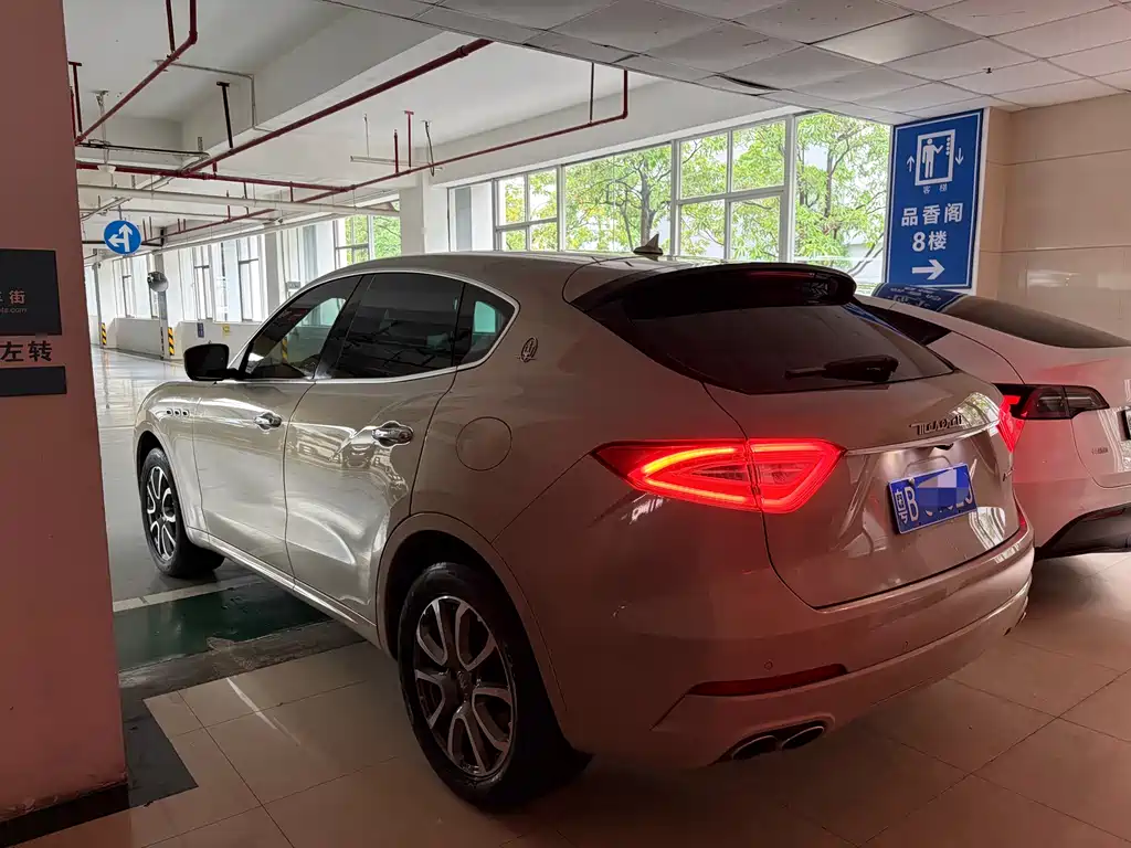 Maserati Levante 2018 — фото 11