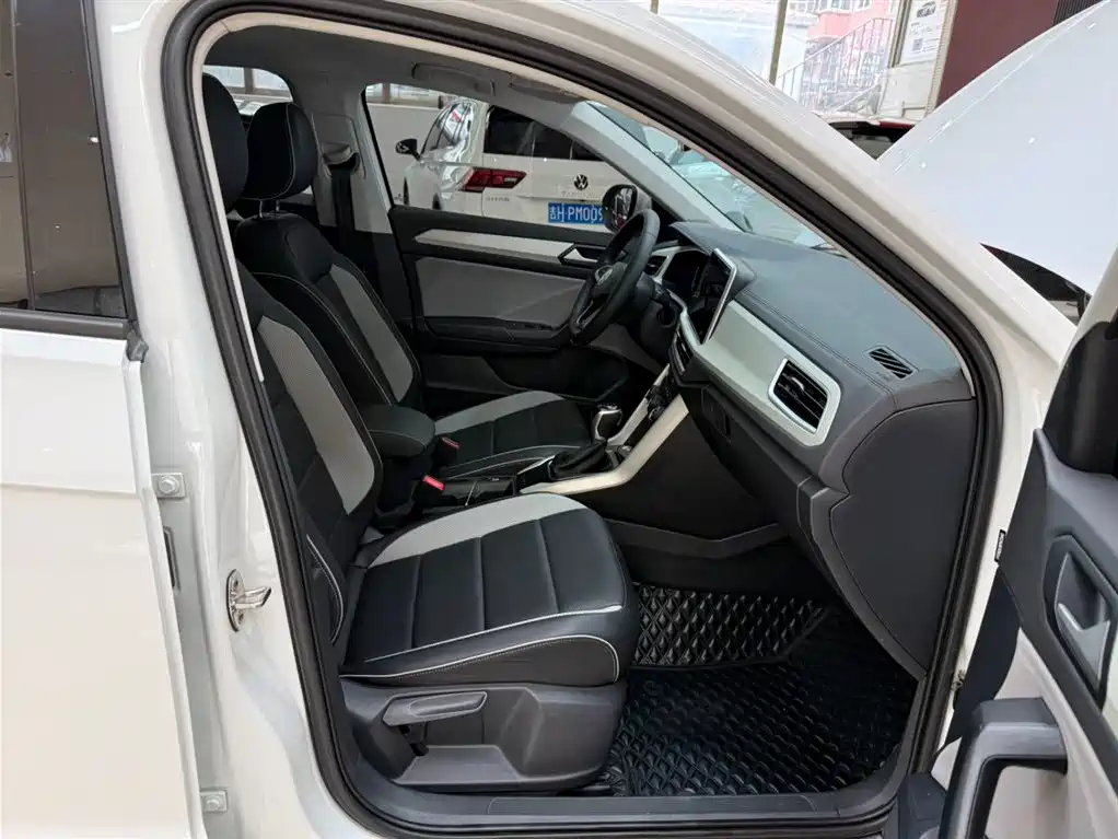 Volkswagen T-Roc 2023 — фото 21