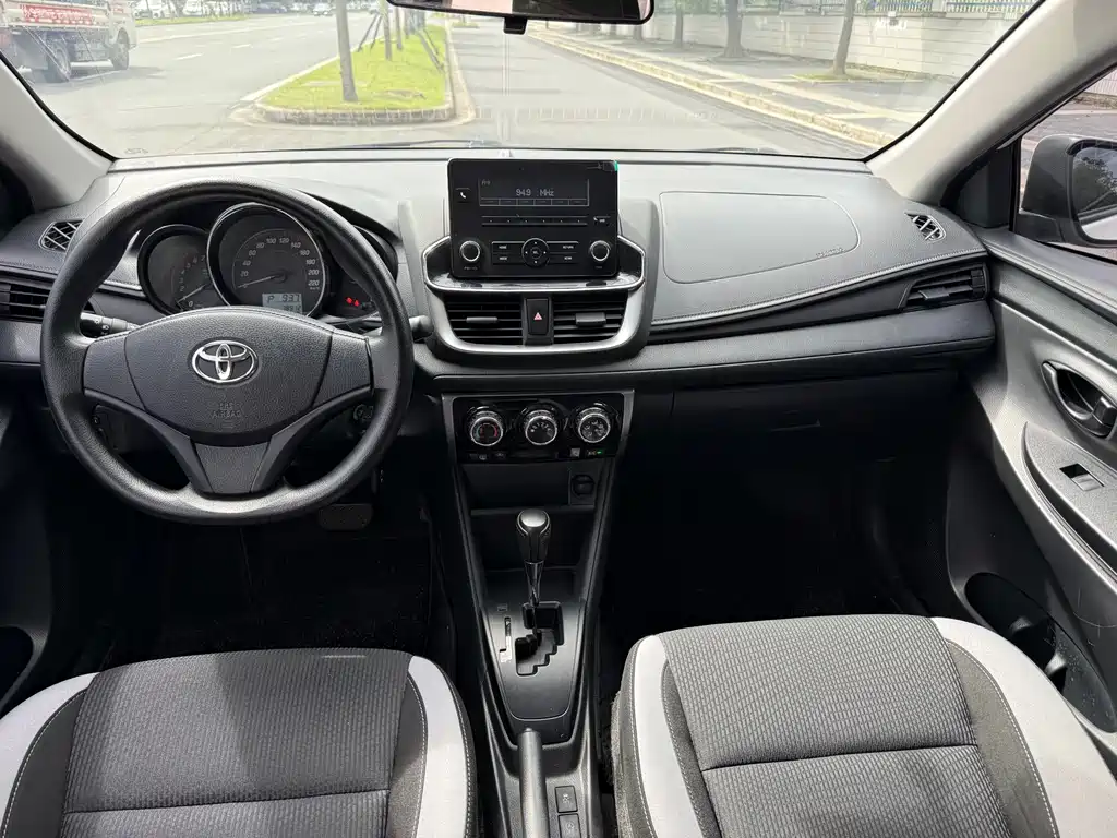 Toyota Yaris L 2021 — фото 9