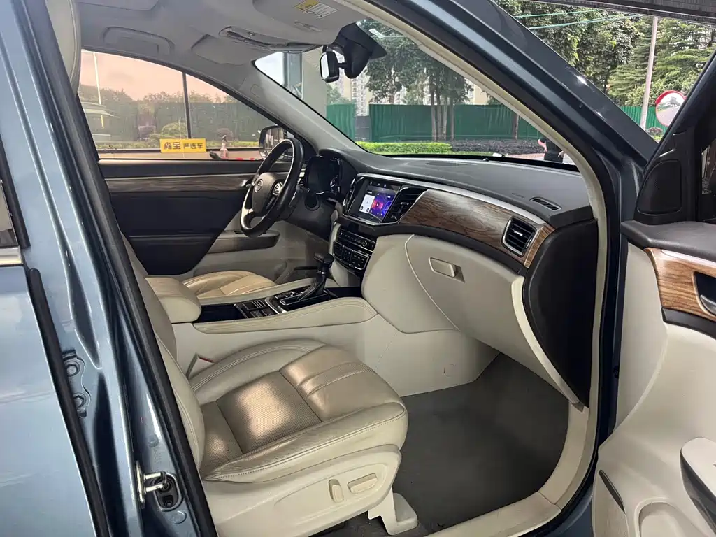 GAC Motor Trumpchi GS8 2017 — фото 17