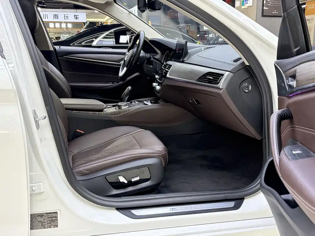 BMW 5 Series New Energy 2018 — фото 13