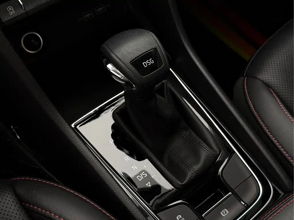 Skoda Karoq 2023 — фото 15