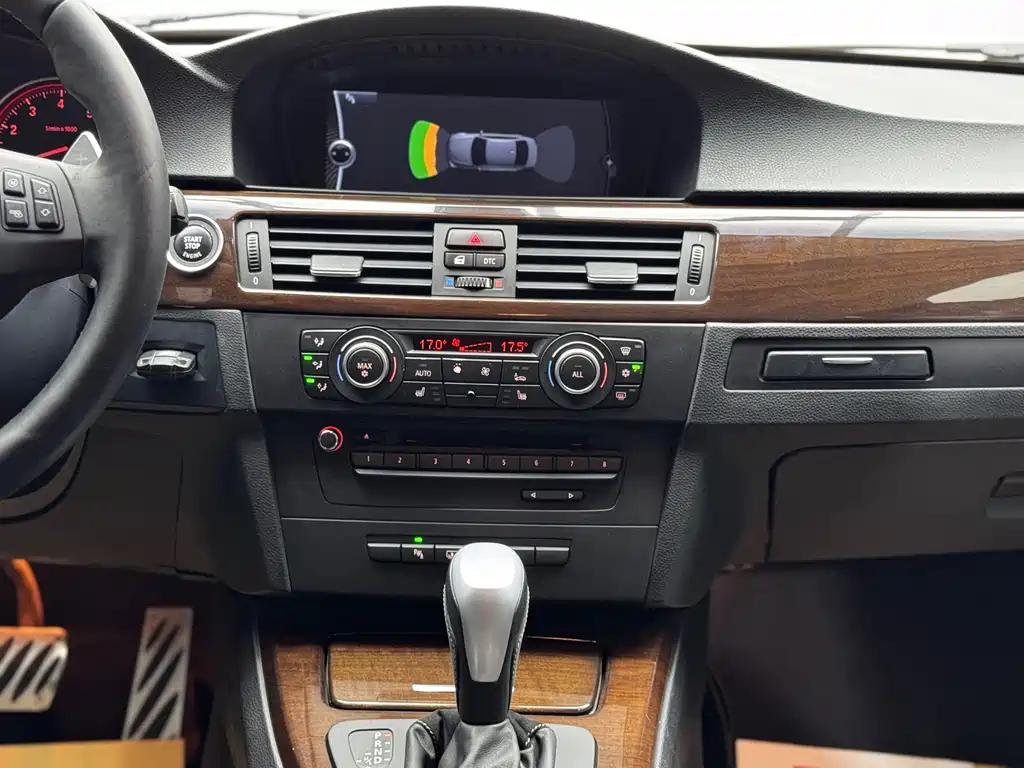 BMW 3 Series 2010 — фото 10
